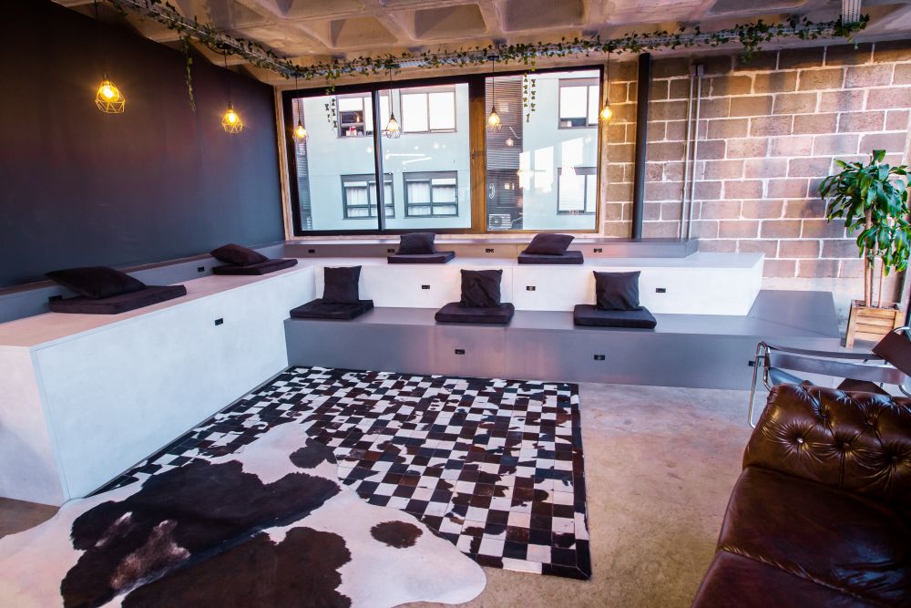 Equipe da Cluster em reunião